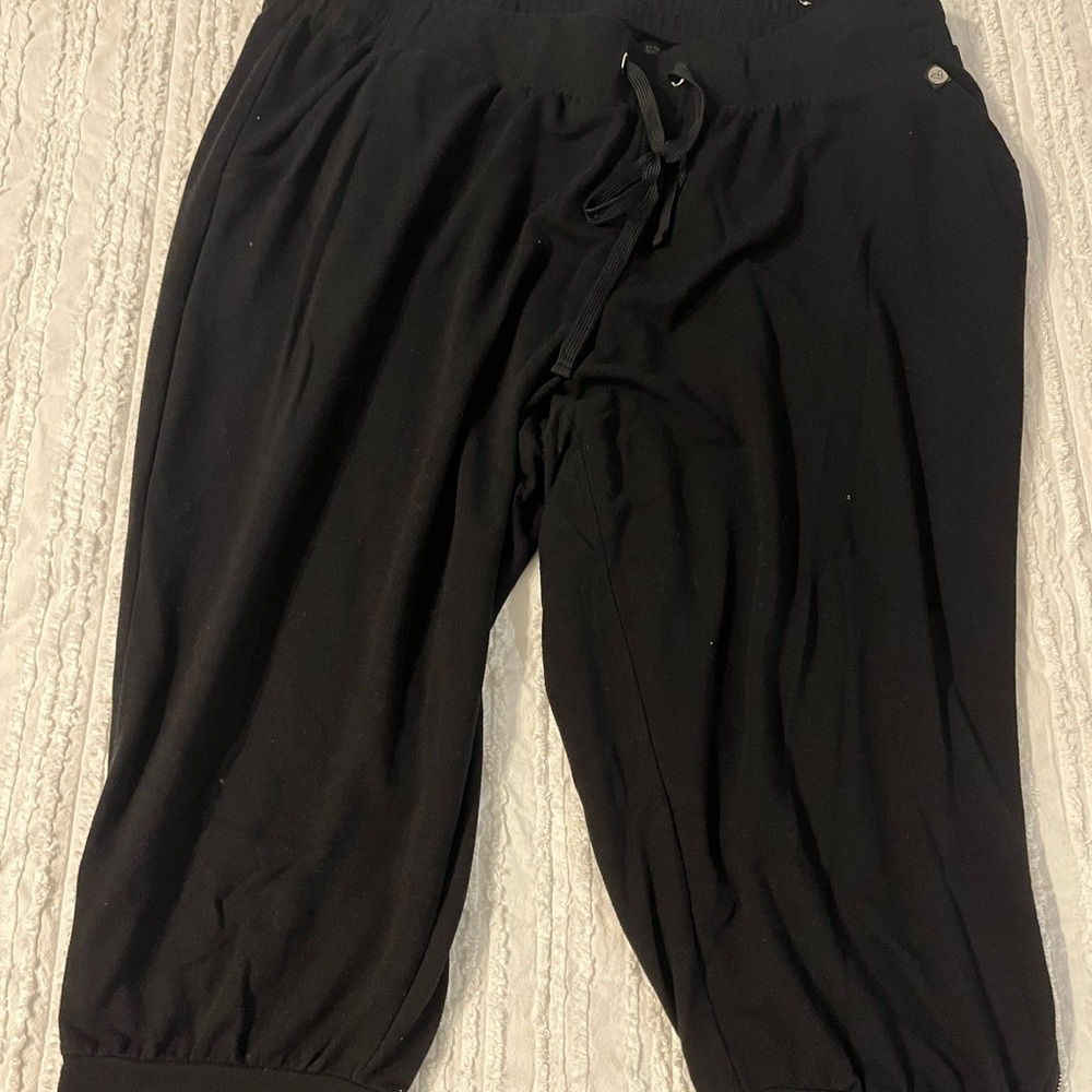 Black joggers, cute zipper detail